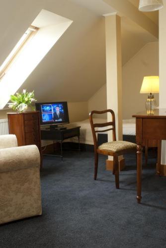 Single Room,961430461:JPEG